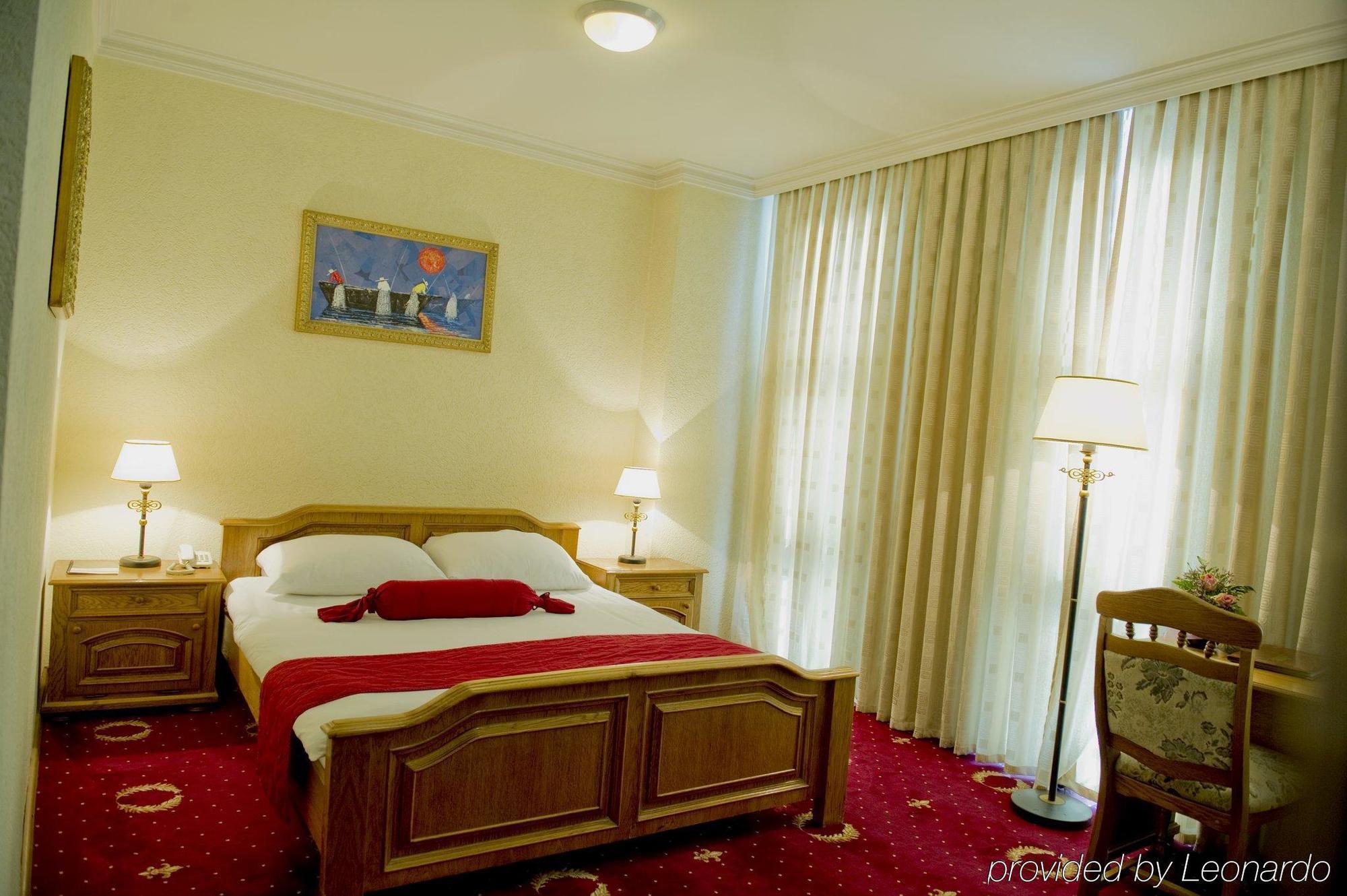 Hotel Victory Pristina Buitenkant foto