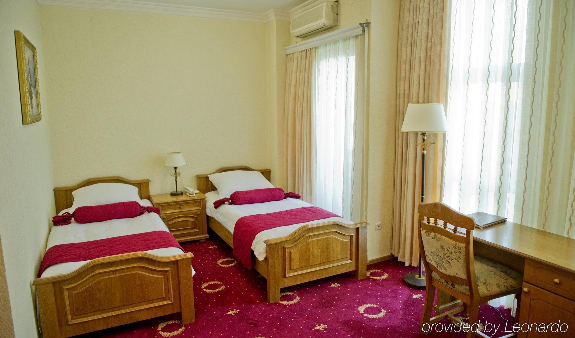 Hotel Victory Pristina Buitenkant foto