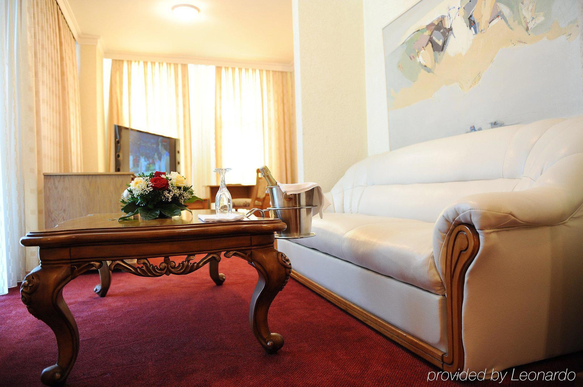 Hotel Victory Pristina Buitenkant foto